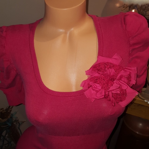 Bebe ruched scoopneck sweater w/floral pins S red - Picture 2 of 7